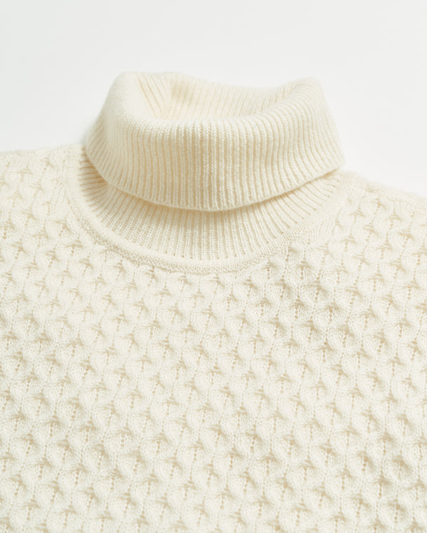 Cashmere Honeycomb Turtleneck in Natural