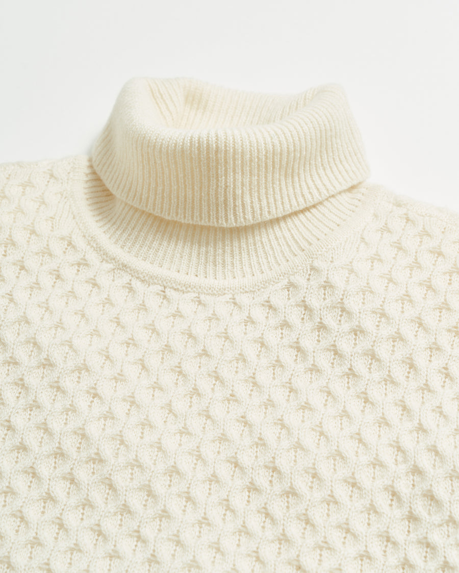 Cashmere Honeycomb Turtleneck in Natural