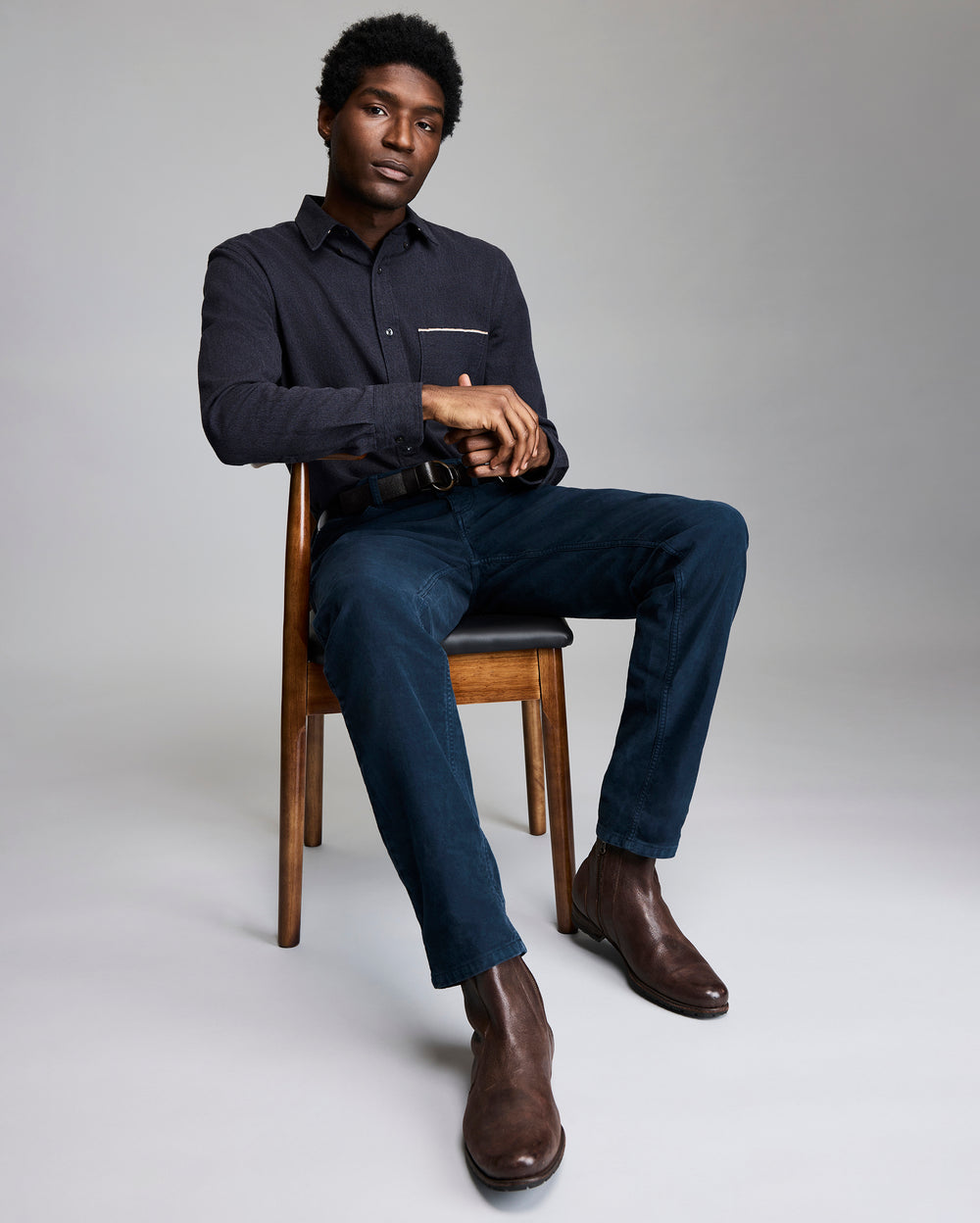 Model wears the Twisted MSL 1-Pocket Shirt in Carbon Blue/Ombre Blue
