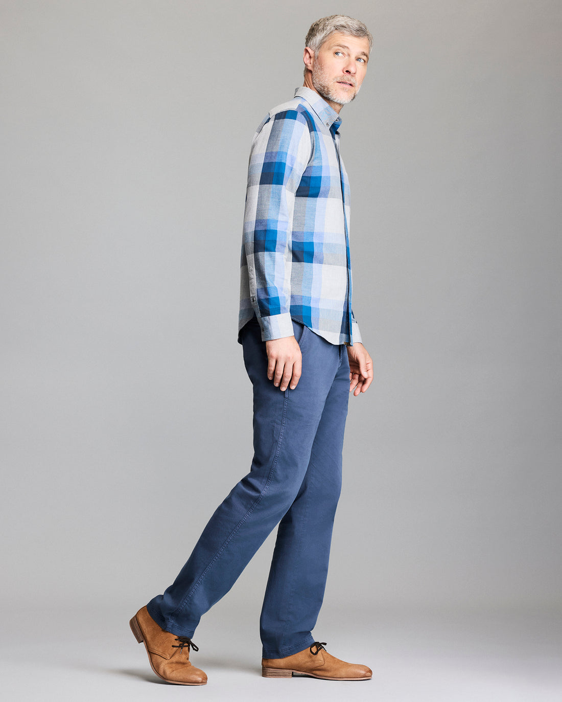 Model shows the side of theshirt.