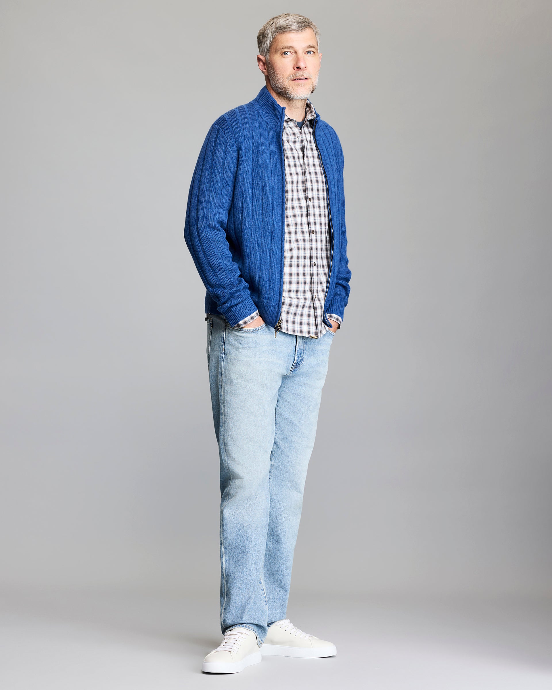 Model wears the cardigan.