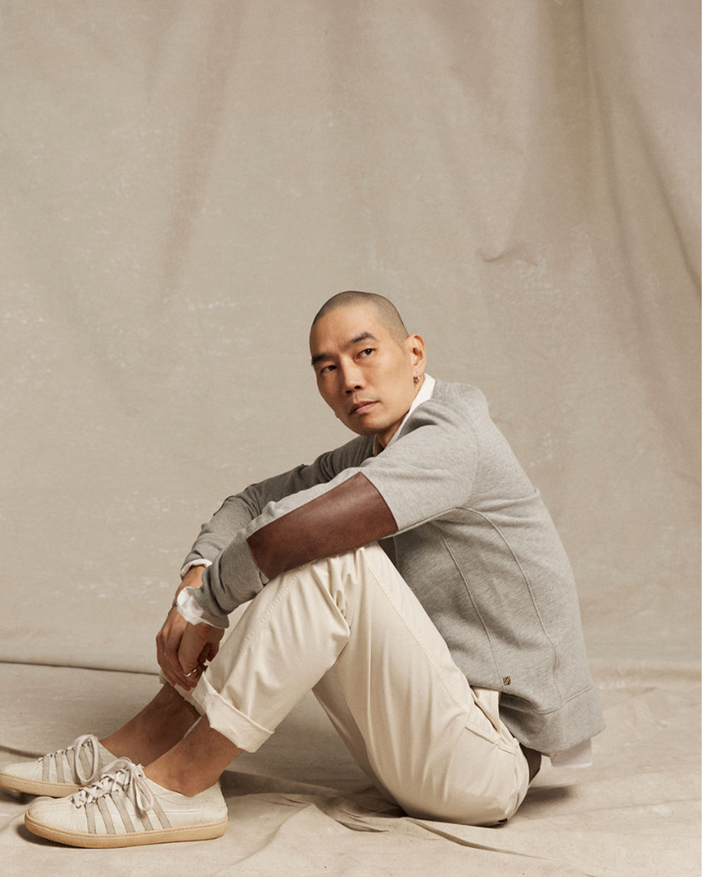Model wears the Dover Sweatshirt.