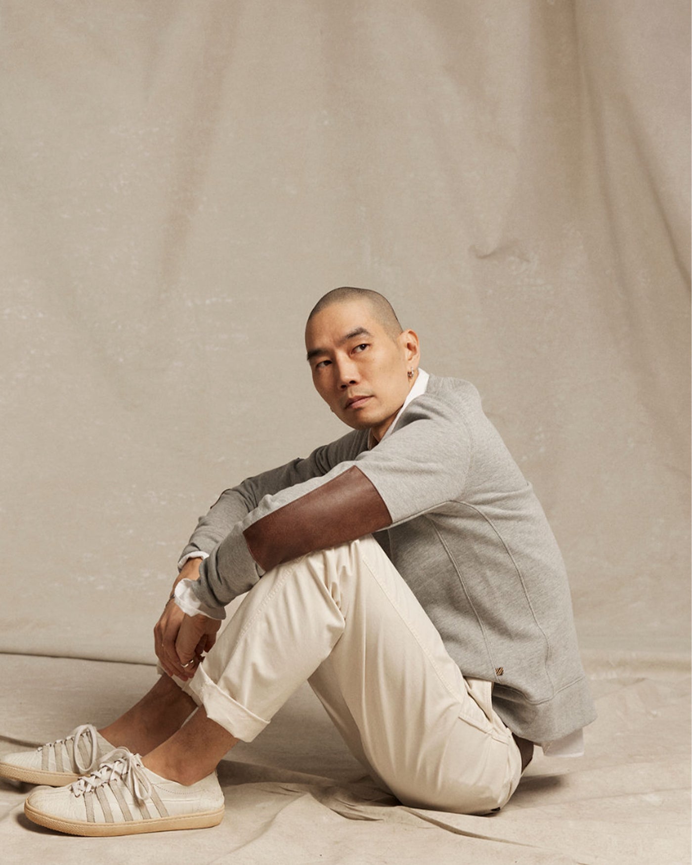 Model wears the Dover Sweatshirt.