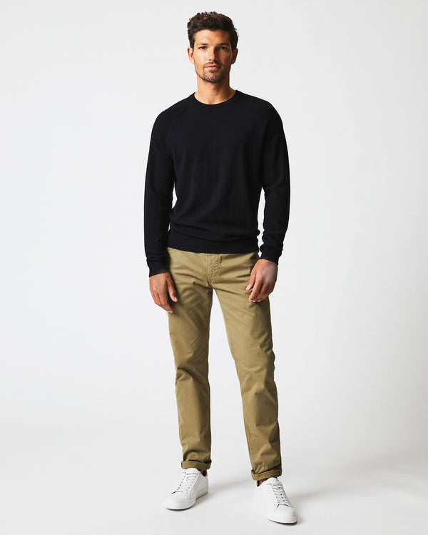 Male model wears the Baseball Sweater Crew in Black