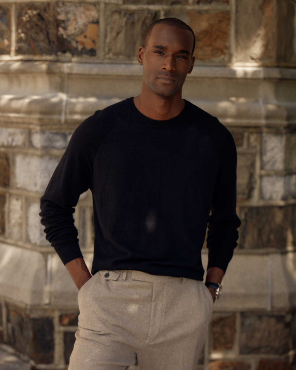 Male model wears the Baseball Sweater Crew in Black
