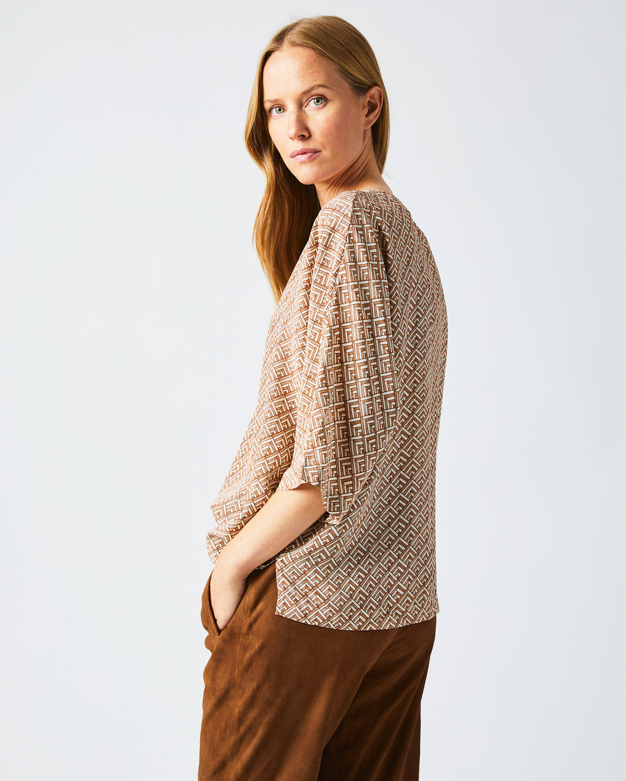 Female model wears the V Pleat Blouse in Cream/Brown