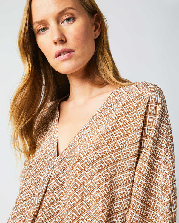 Female model wears the V Pleat Blouse in Cream/Brown