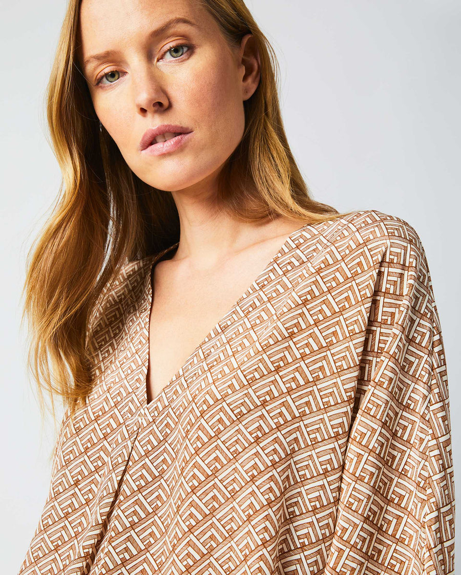 Female model wears the V Pleat Blouse in Cream/Brown