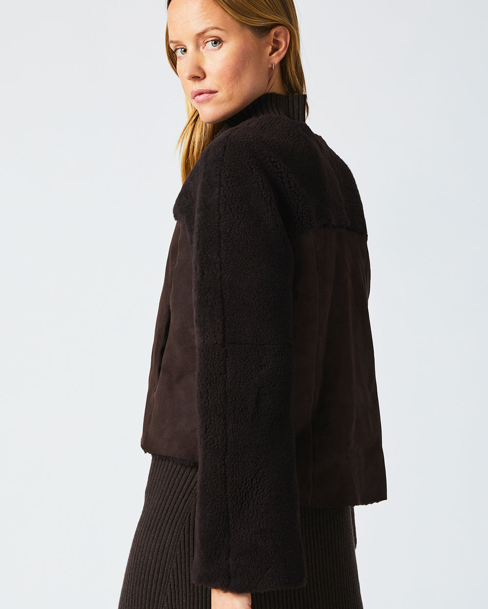 Female model wears the Short Shearling Jacket in Coffee Bean