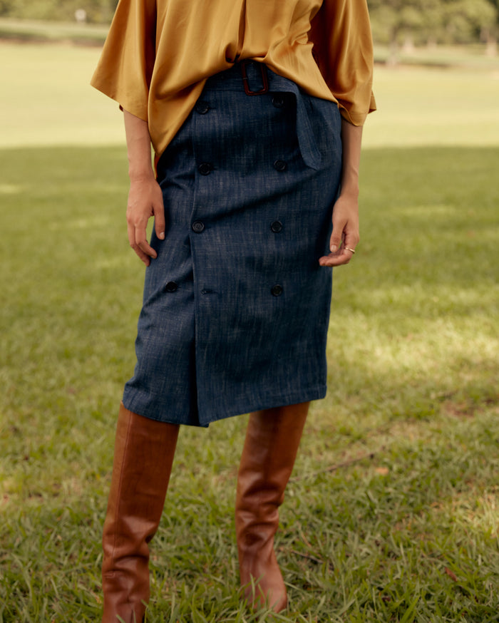 Female model wears the trench skirt in navy