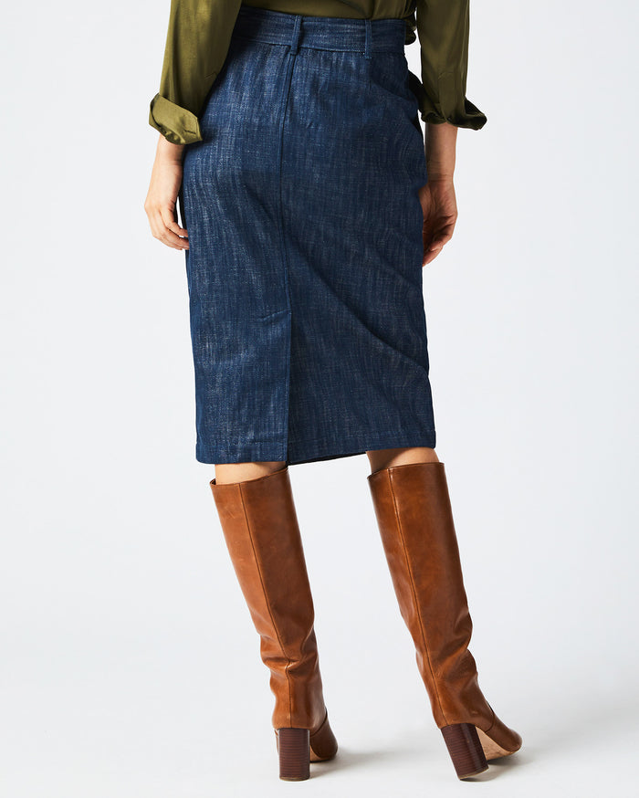 Female model wears the trench skirt in navy
