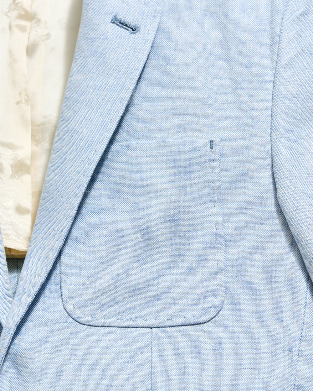 Light blue blazer with a pocket detail