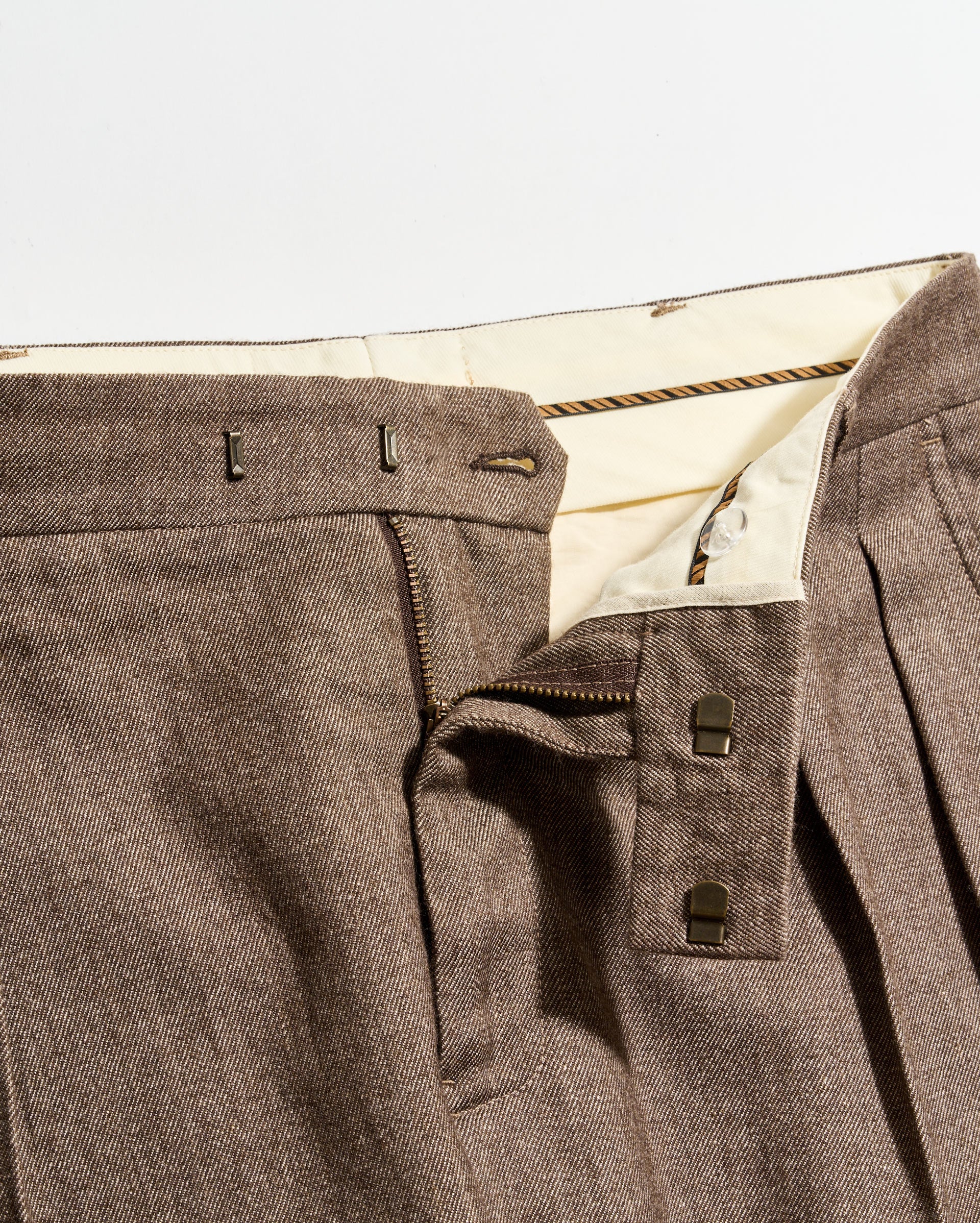 Twill Double Pleated Trouser in Brown | Billy Reid