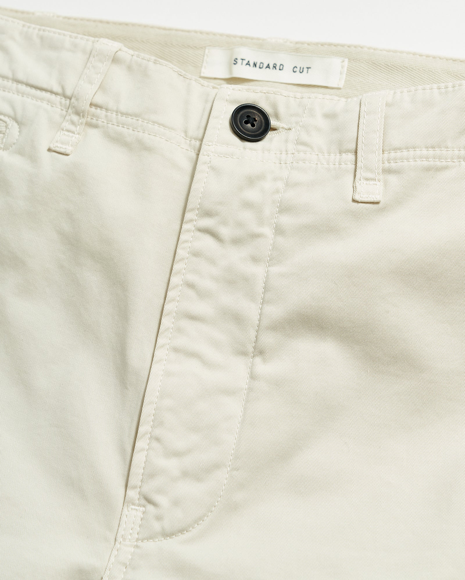 Chino Short in Eggshell