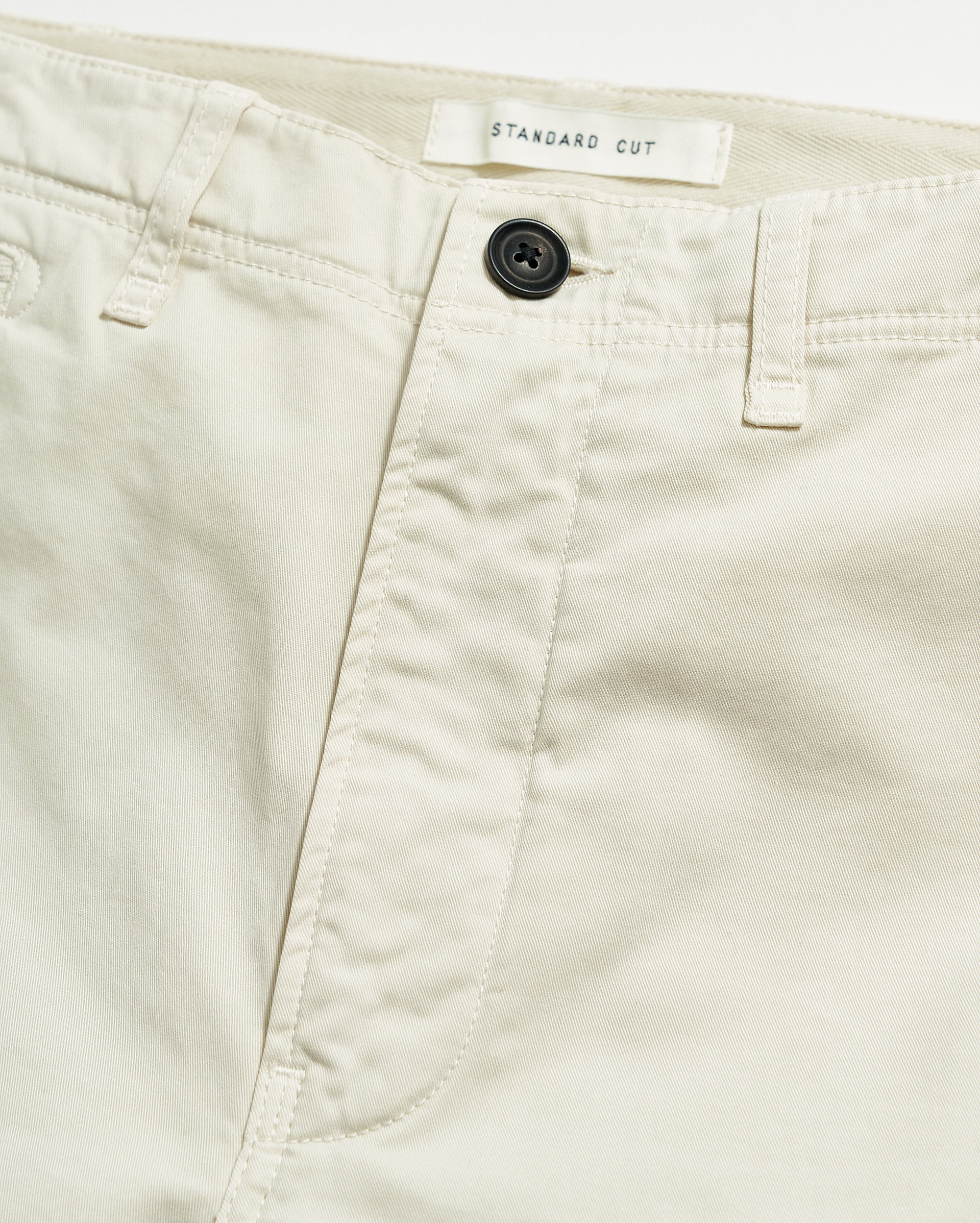 Chino Short in Eggshell