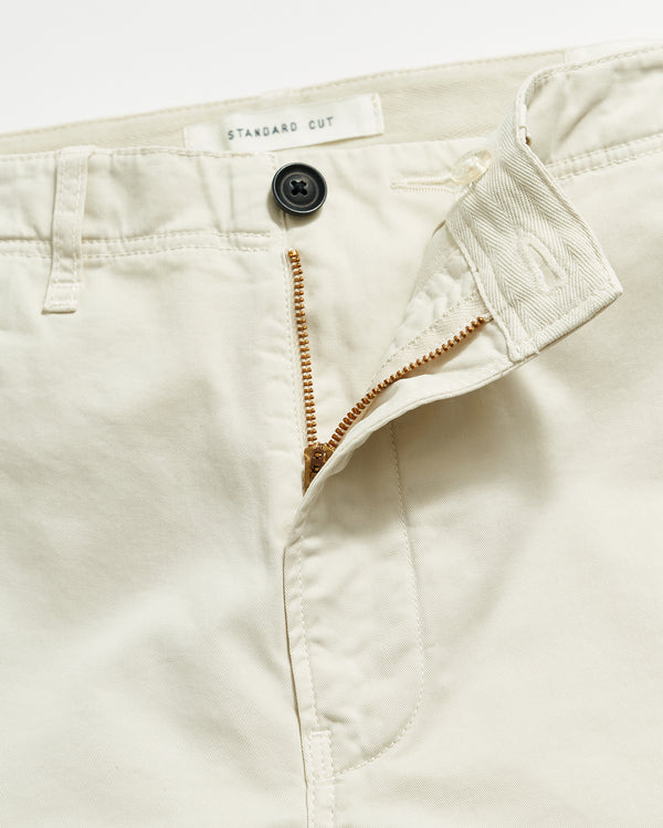 Chino Short in Eggshell