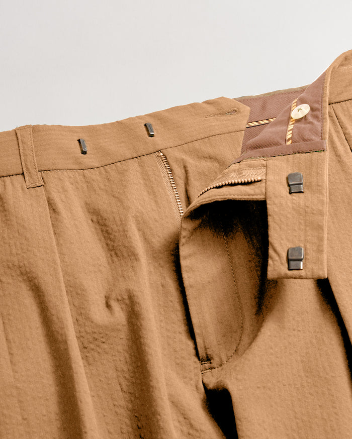 Zipper of the pant.