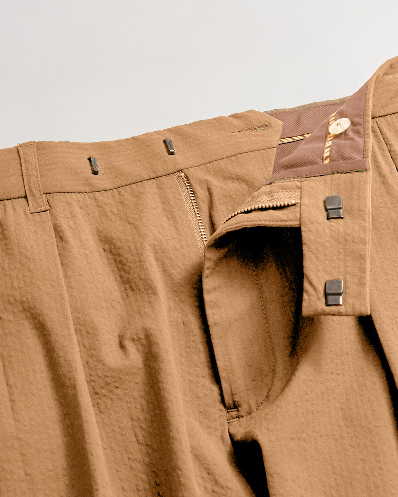 Zipper of the pant.