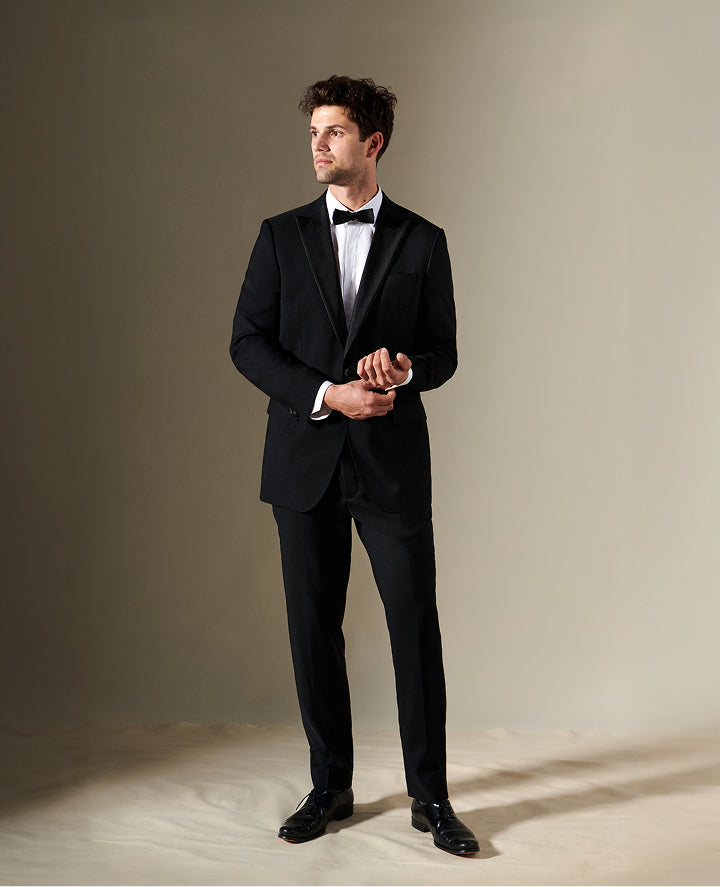 tux-wwm-1.jpg?v=1747413955&