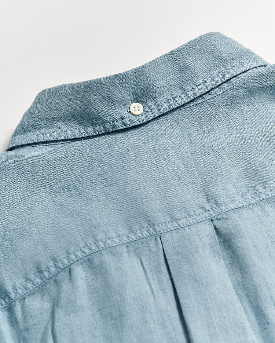 Back of collar - button at back